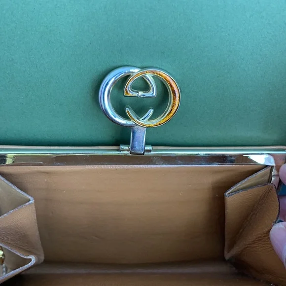 Authentic Vintage Gucci Sherry line compact wallet (approx: H 4x 2.5 x W 5โ) - Picture 4 of 9